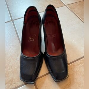 John Fluevog black pumps size 6